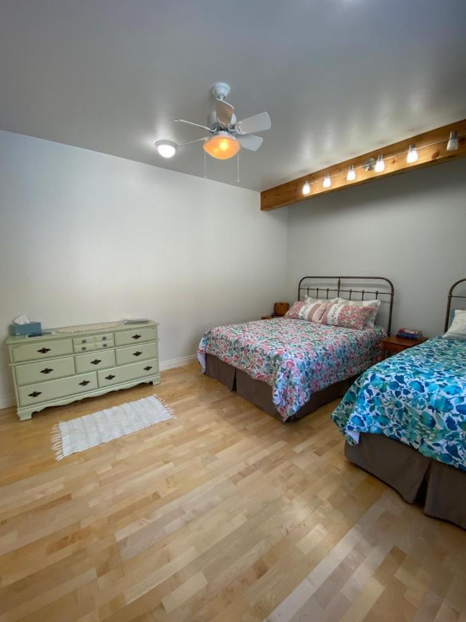 Frenchy'S Adventure Bed And Breakfast Anchorage Kamer foto