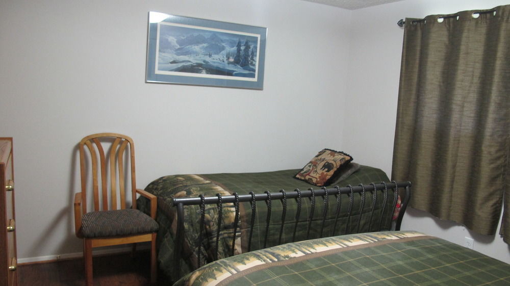 Frenchy'S Adventure Bed And Breakfast Anchorage Buitenkant foto
