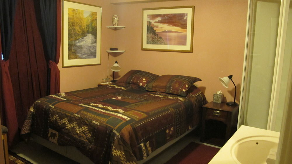 Frenchy'S Adventure Bed And Breakfast Anchorage Buitenkant foto